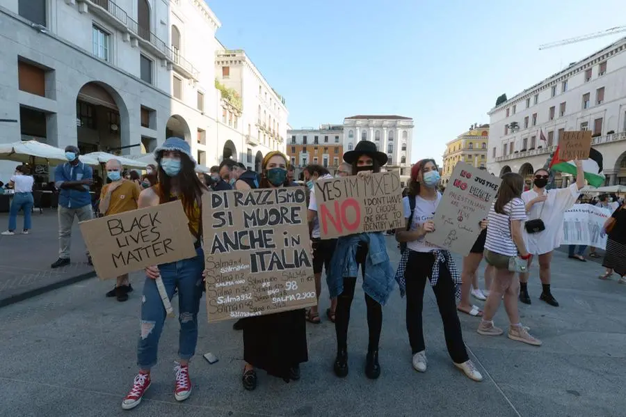 Collettivo Uno, contro il razzismo in piazza Vittoria