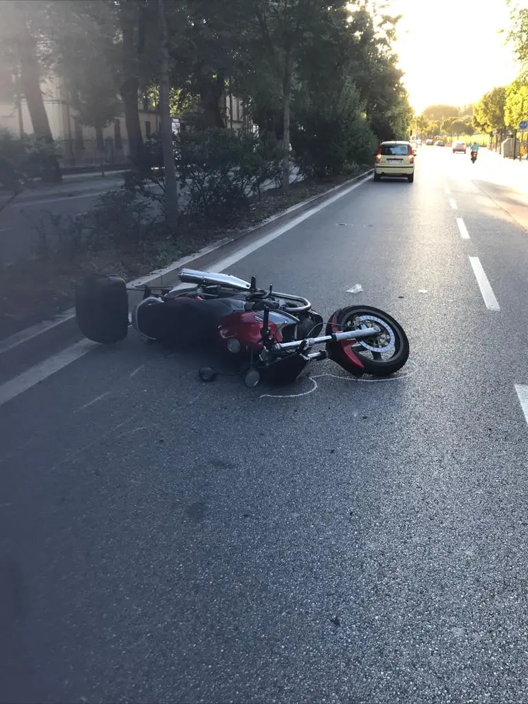 Incidente in moto in viale Bornata