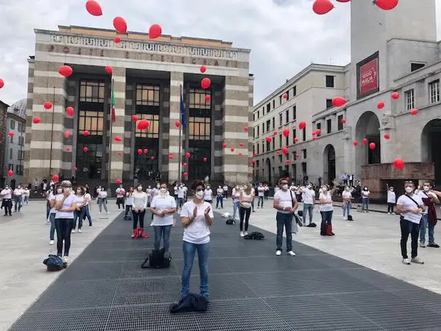 Il flash mob degli infermieri in piazza Vittoria