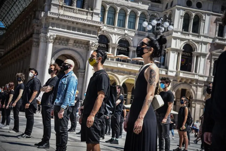 Flash mob in piazza Duomo a Milano