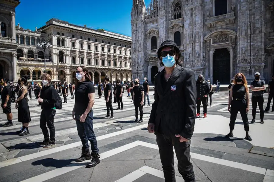 Flash mob in piazza Duomo a Milano