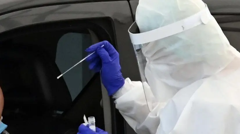 Un tampone drive in, eseguito senza che l'automobilista scenda dalla vettura