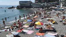 Spiagge libere molto affollate nonostante gli ingressi contingentati - Foto © www.giornaledibrescia.it