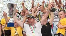 Maggio 2015, la gioia di Guidi e dei giocatori di Calvisano per la conquista dello scudetto -  © www.giornaledibrescia.it