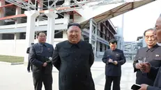 Kim Jong-un in una foto dell'agenzia Kcna