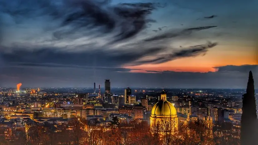 Una panoramica della città di Brescia al tramonto - Foto Viorel Uritu - © zoom.giornaledibrescia.it