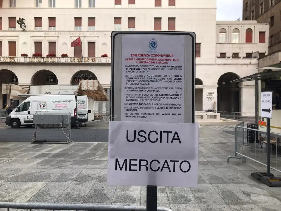 Il mercato in piazza Vittoria