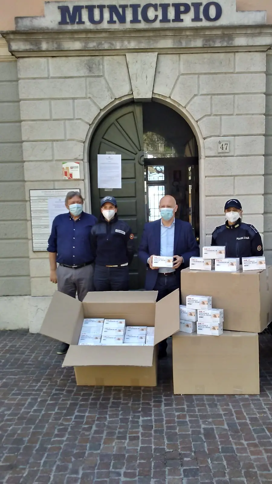 In municipio a Gargnano i pacchi di mascherine