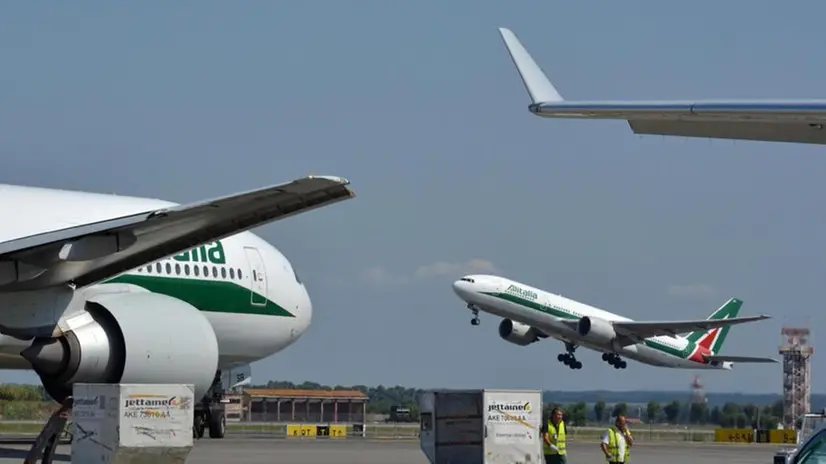 Aeroporti, si torna a volare (foto d'archivio) - Foto Ansa © www.giornaledibrescia.it