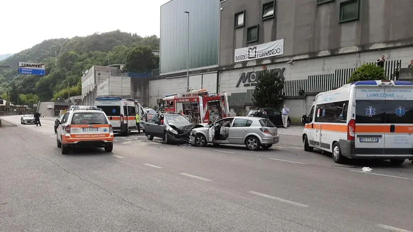 Incidente frontale a Lumezzane - © www.giornaledibrescia.it