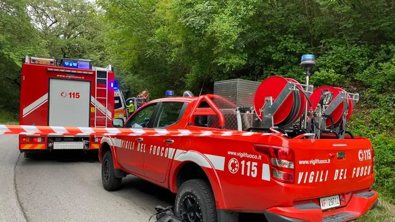 I mezzi dei vigili del fuoco sul posto dell'incidente - Foto © www.giornaledibrescia.it