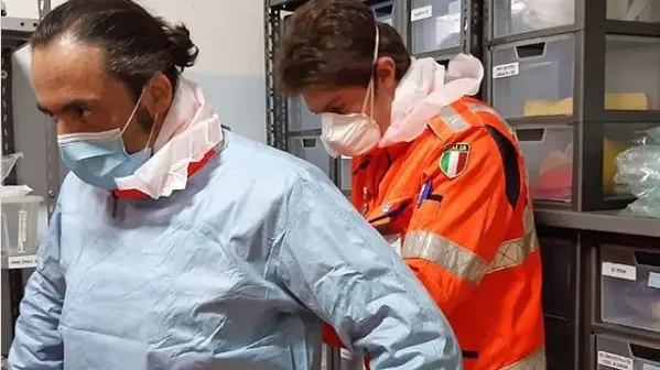 Il fotoreporter ha lavorato sulle ambulanze bresciane