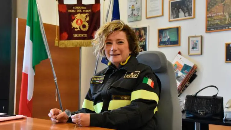 Natalia Restuccia, prima comandante donna dei Vvf, alla guida dei pompieri bresciani - Foto tratta dal sito www.primorski.eu