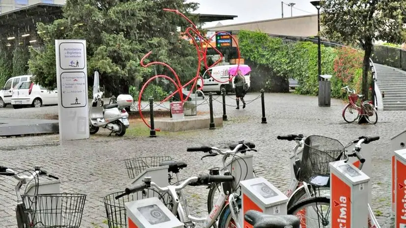 Bike sharing, una postazione Bicimia - Foto © www.giornaledibrescia.it