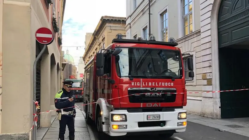 Fuga di gas in strada: via Dante chiusa fino a via Pace