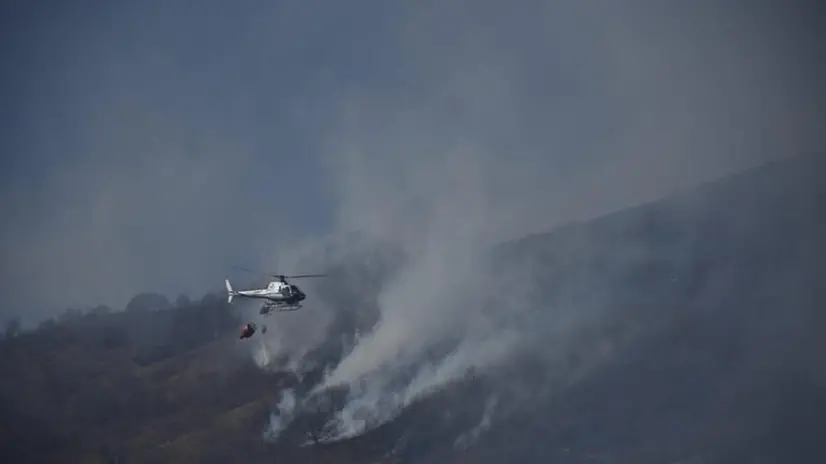 Gli interventi per spegnere gli incendi in Valsabbia