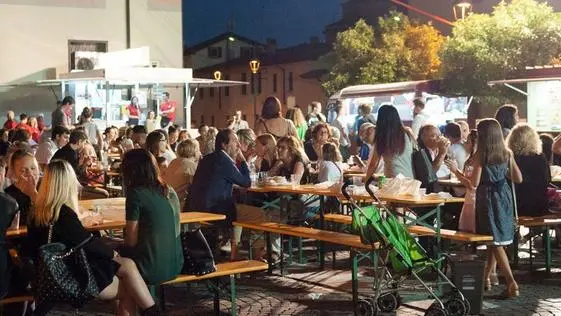 Sospensione. Una passata edizione del Palio delle quadre di Chiari