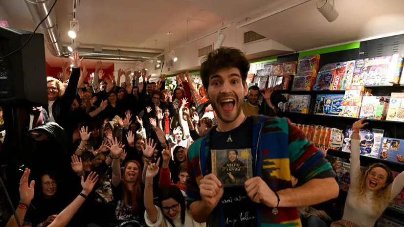 Matteo Faustini al firmacopie in Feltrinelli a Brescia