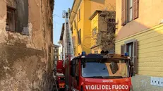 L'incendio nella villa storica in centro a Breno