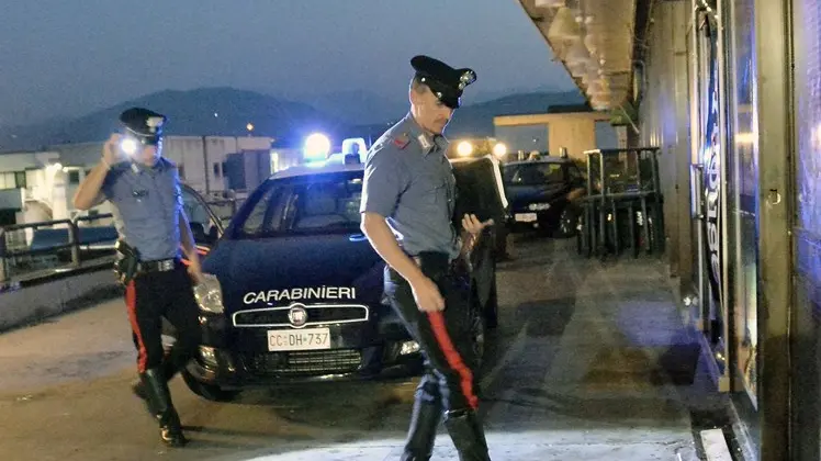 I carabinieri indagano sull'accaduto - Foto © www.giornaledibrescia.it