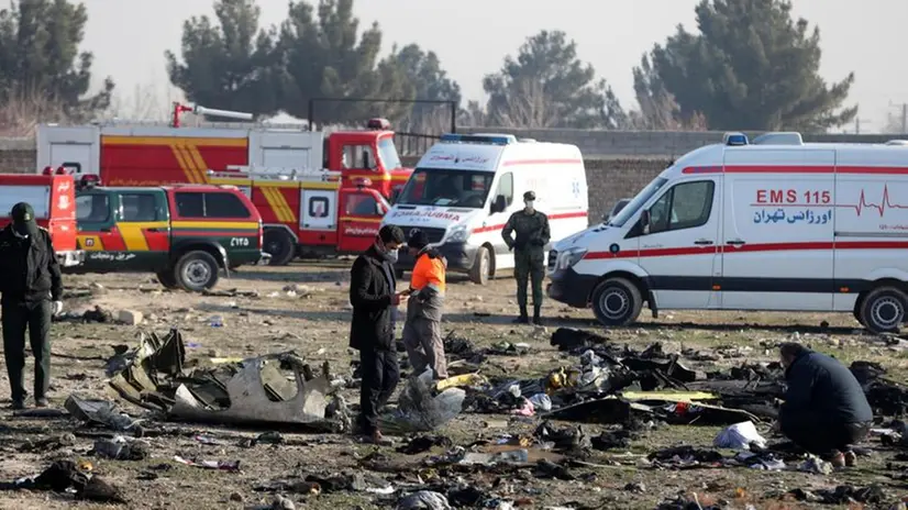Iran, i resti del Boeing 737 ucraino abbattuto: «È stato un missile»