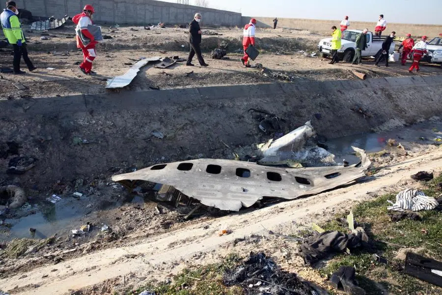 Iran, i resti del Boeing 737 ucraino abbattuto: «È stato un missile»