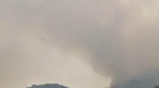 Incendi in Valsabbia, fumo e fiamme per chilometri