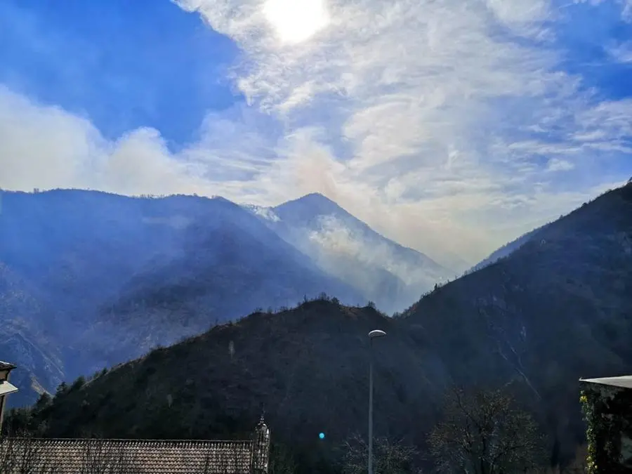 Una panoramica dei luoghi interessati dalla fiamme - Foto © www.giornaledibrescia.it