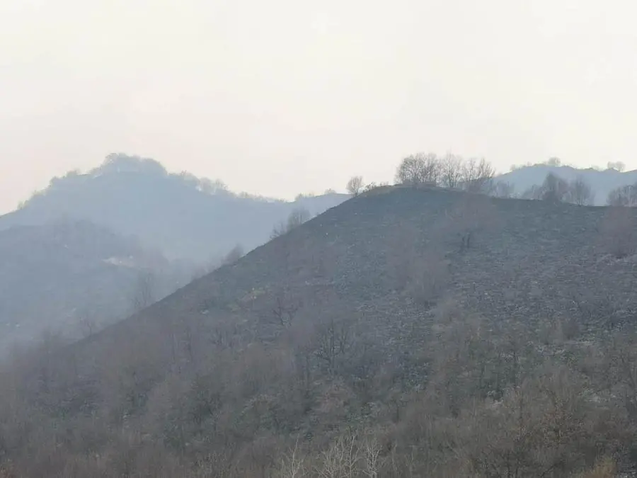 Incendi in Valsabbia, fumo e fiamme per chilometri