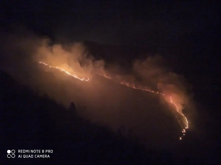 Incendio nei boschi tra Casto e Bione