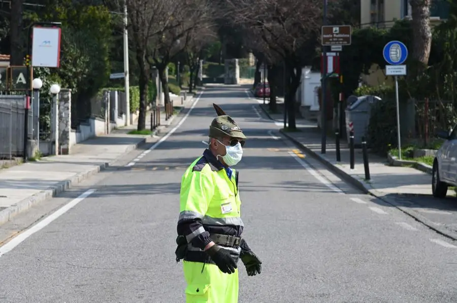 Maddalena chiusa per limitare le camminate