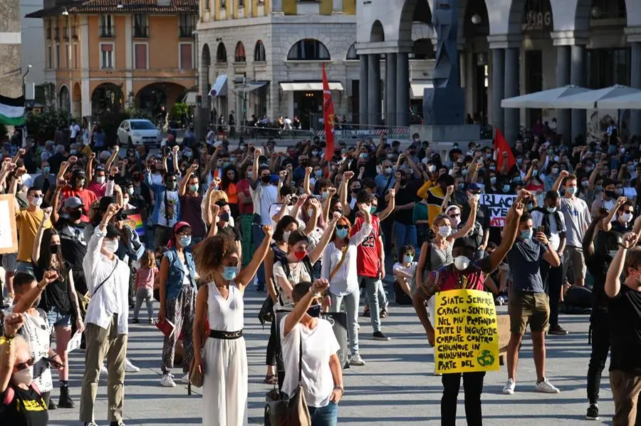 Collettivo Uno, contro il razzismo in piazza Vittoria