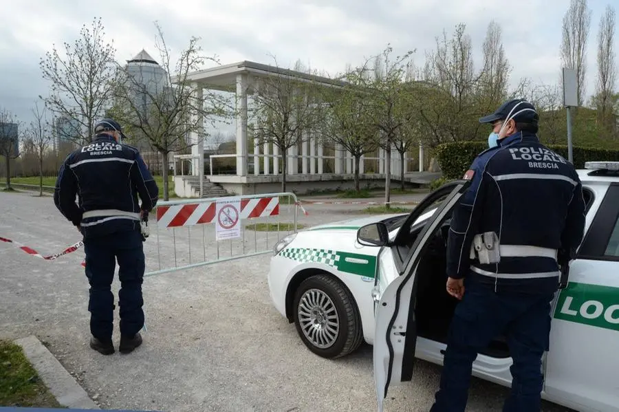 Parchi chiusi, controlli in città