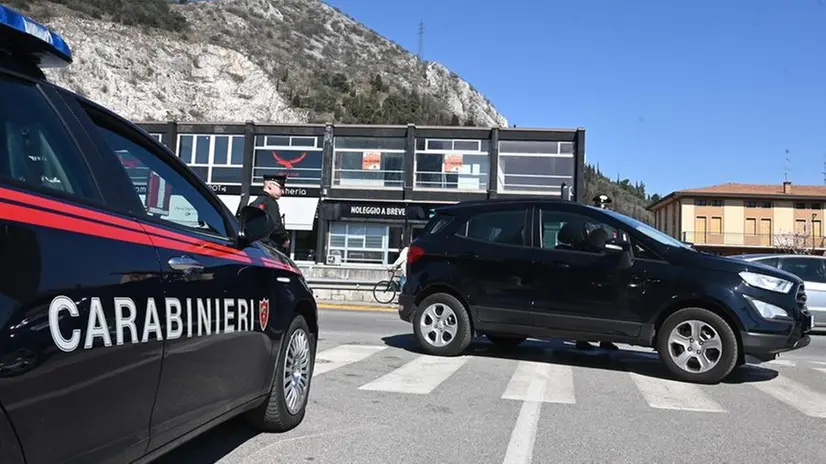 Un controllo dei carabinieri - Foto Gabriele Strada /Neg © www.giornaledibrescia.it