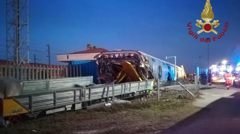 Frecciarossa deragliato, soccorritori al lavoro