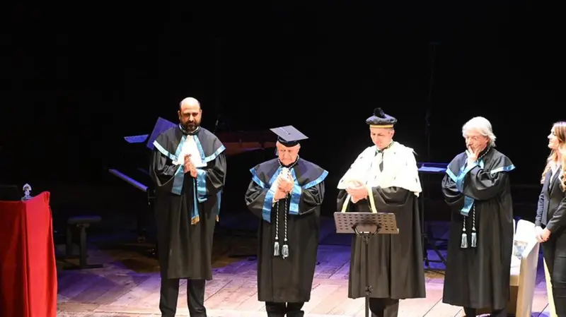 La cerimonia per il conferimento della laurea honoris causa a Manlio Milani