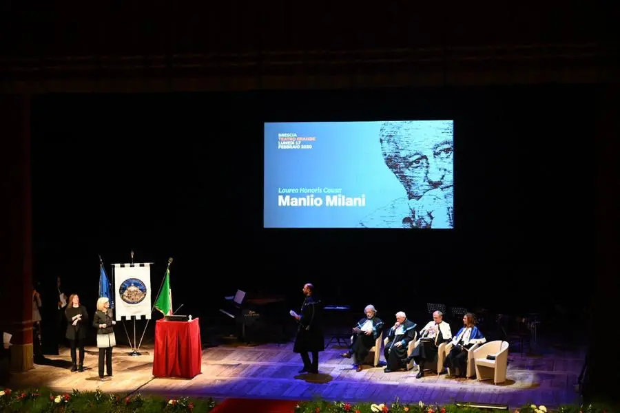 La cerimonia per il conferimento della laurea honoris causa a Manlio Milani