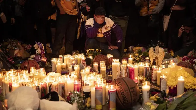 Il mondo il lacrime per Kobe Bryant