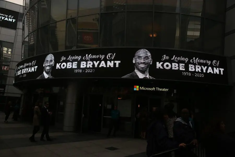 Il mondo il lacrime per Kobe Bryant