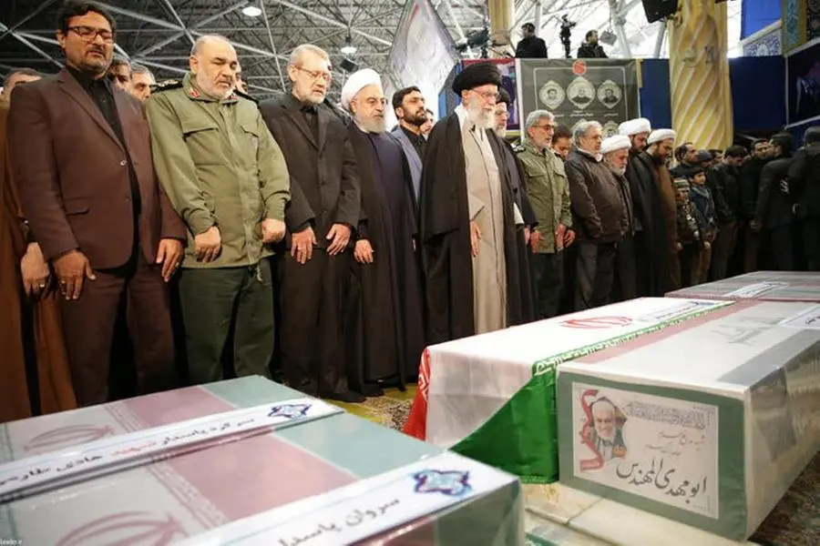 In migliaia al funerale di Soleimani