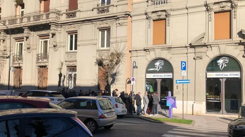 In coda per i biglietti per Brescia-Milan