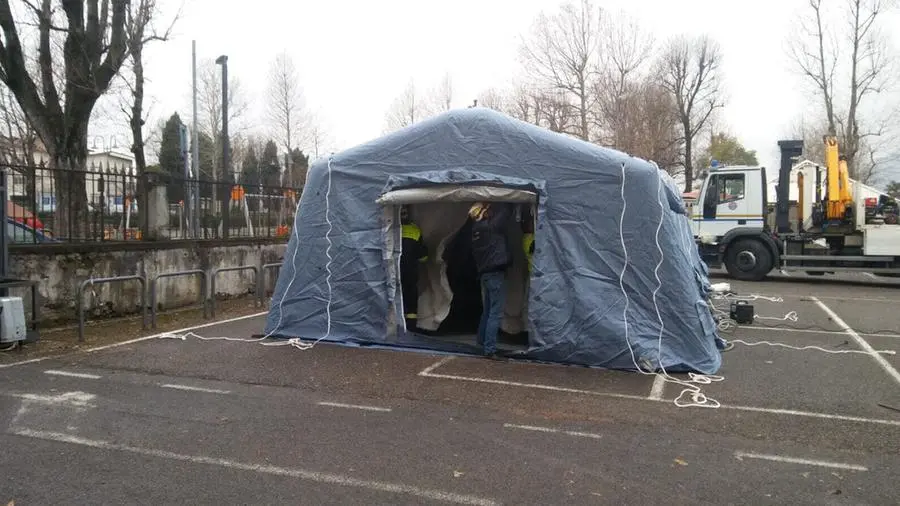 Le tende allestite all'ospedale di Iseo