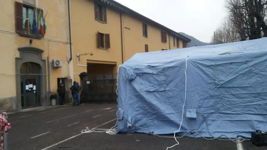 Le tende allestite all'ospedale di Iseo