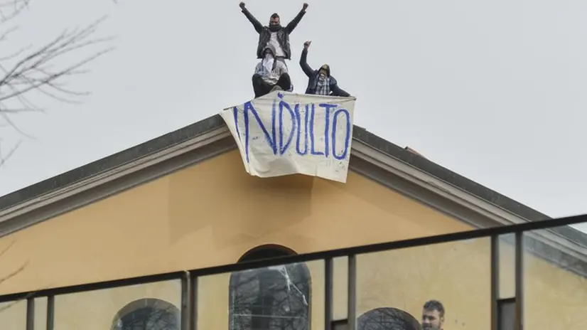 La protesta a San Vittore - Foto Ansa © www.giornaledibrescia.it