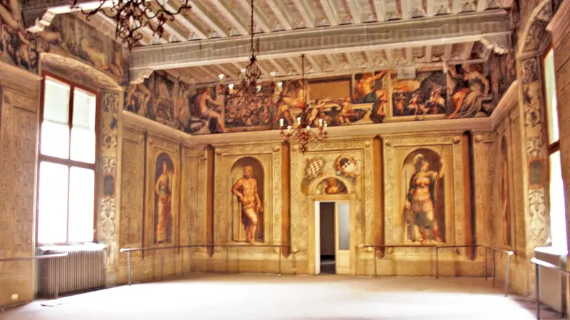 Uno scorcio del salone affrescato da Lattanzio Gambara, a Palazzo Avogadro  - © www.giornaledibrescia.it