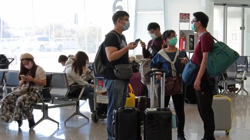 Turisti all'aeroporto di Fiumicino - Foto Ansa/Telenews © www.giornaledibrescia.it