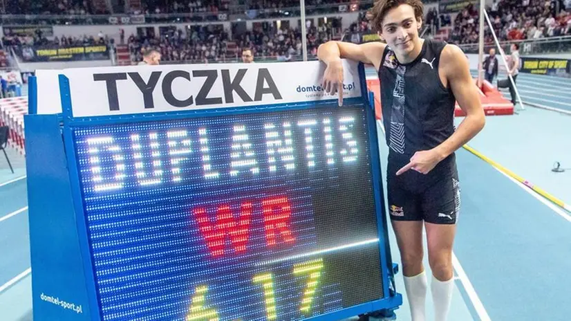 Armand  Duplantis, primato mondiale di salto con l'asta