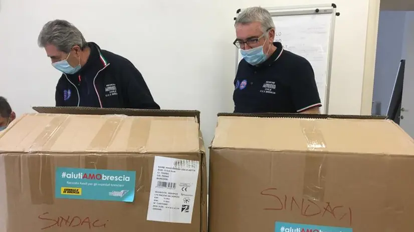 Scatoloni in preparazione per le consegne di martedì 24 marzo