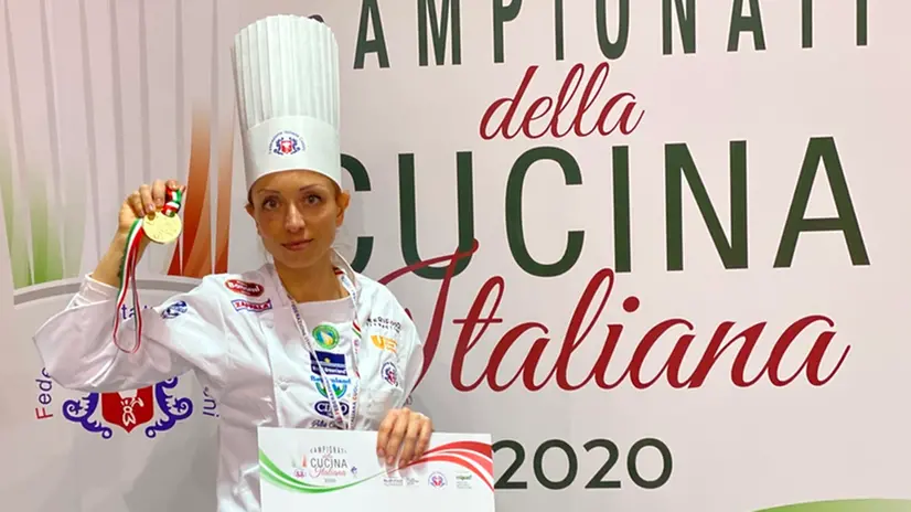 Ambra Marca ha conquistato la medaglia d'oro a Rimini con il suo Halibut alla curcuma