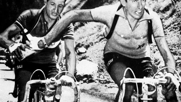 Coppi e Bartali al Tour de France del 1952: il leggendario passaggio di borraccia sul Col du Galibier - © www.giornaledibrescia.it